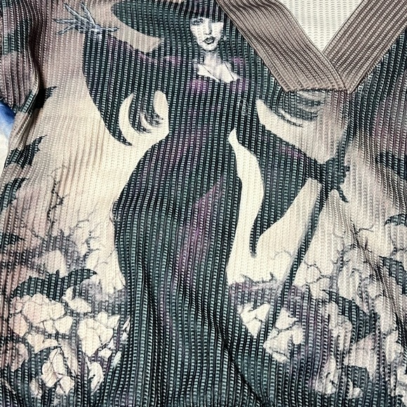 Gothic Graphic V-Neck Sweater - Picture 2 of 3